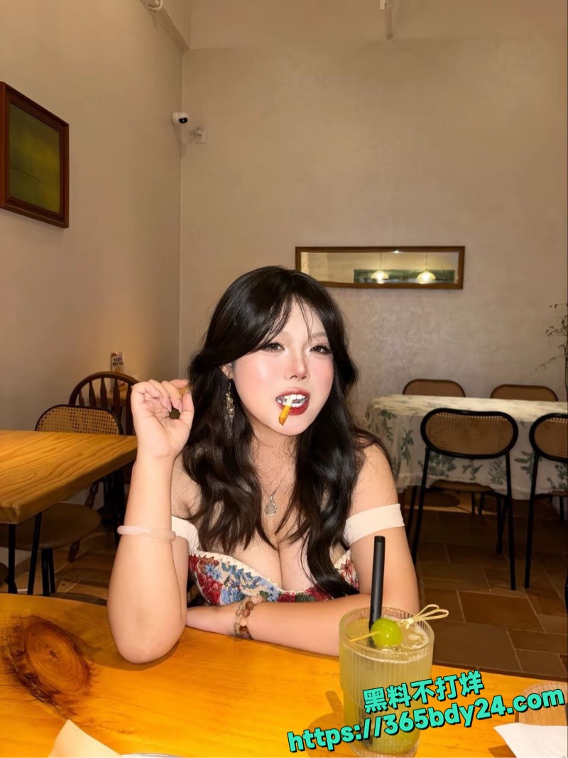 江苏南京反差婊徐佳琪馒头逼小妹私拍勾引 性欲旺盛敏感体质自扣白浆四溢喷汁 淫乱视频爆光
