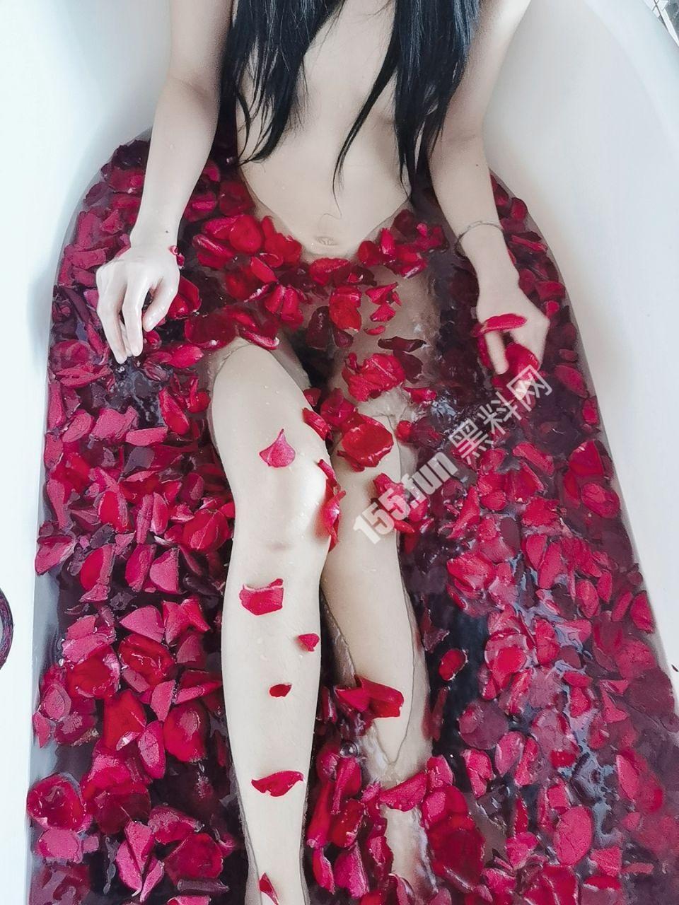 网友投稿高颜值S级身材拜金女.jpg