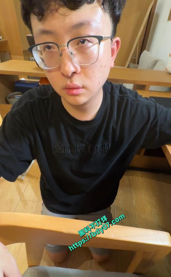 24其苦苦哀求别将嫖娼事情举报，立誓重新做人！ (4).jpg
