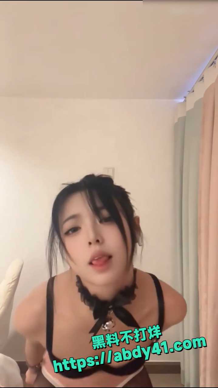 推特极品裸舞福利姬 8