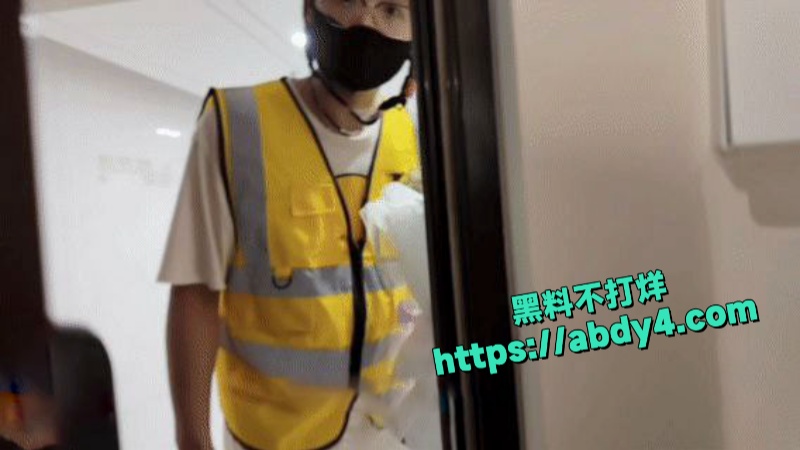 雪糕小姐愤怒拉黑男友后勾引外卖员 1