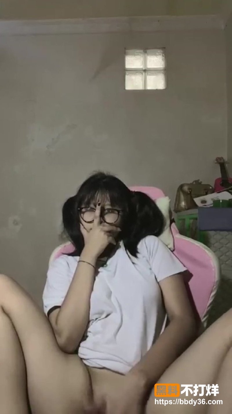 东南亚大奶精神小妹直播4