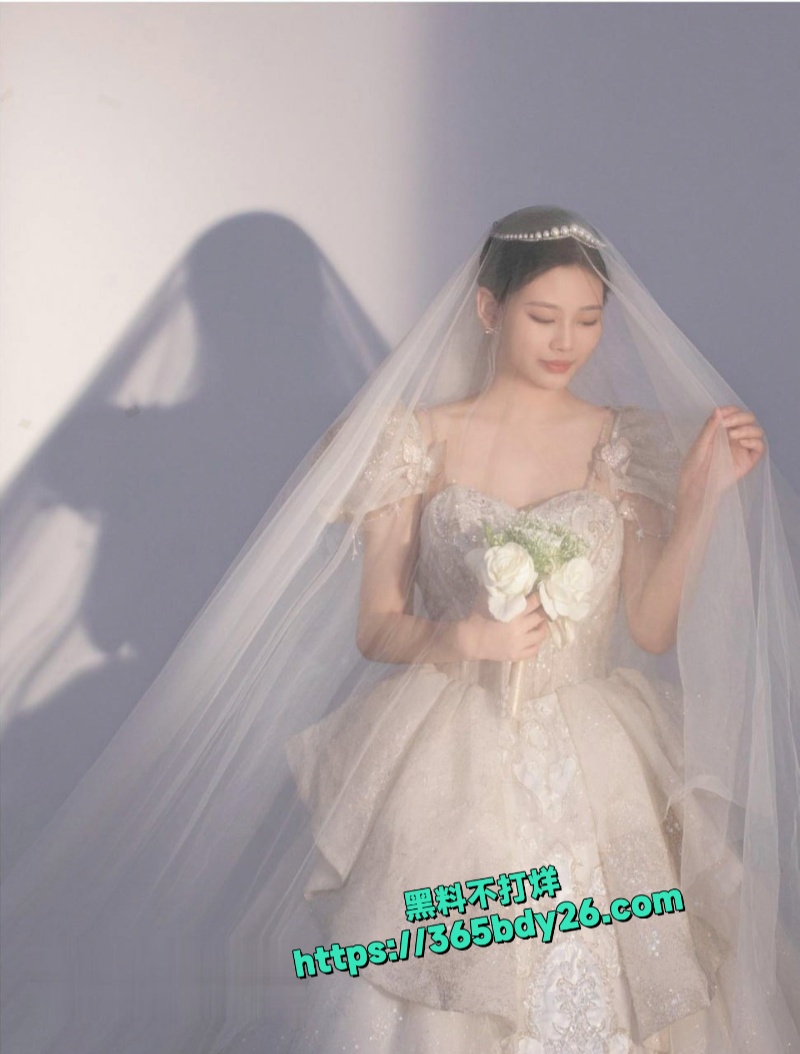 刚结婚极品少妇胡梦瑶被前男友带朋友3P群交 3