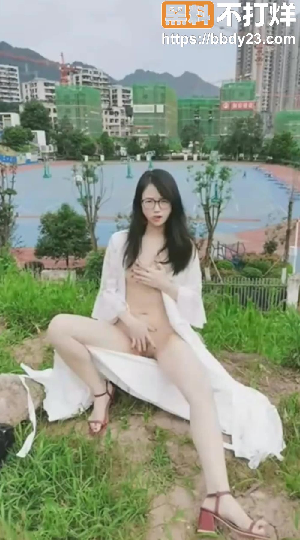 镜小姐姐户外露出1