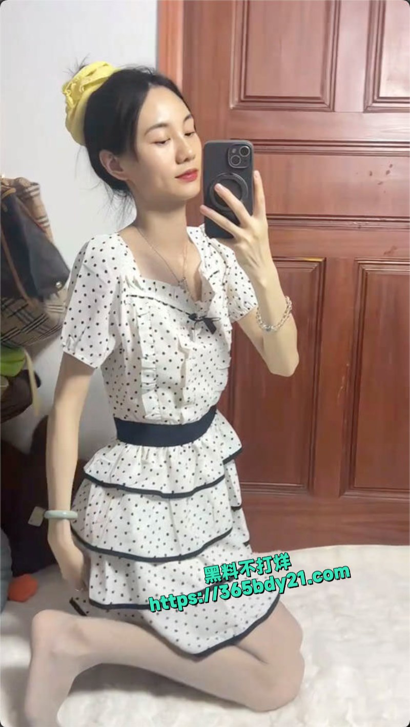 抖音网红极品美少妇小妮子呀大尺度私拍 5