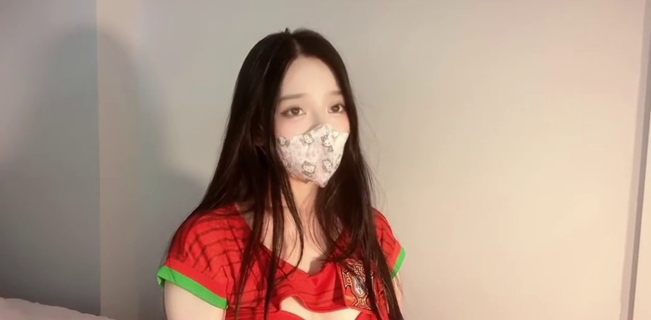 老牌网黄福利姬御梦子身穿英格兰球衣 变身足球宝贝 世界杯期间给粉丝的自慰福利