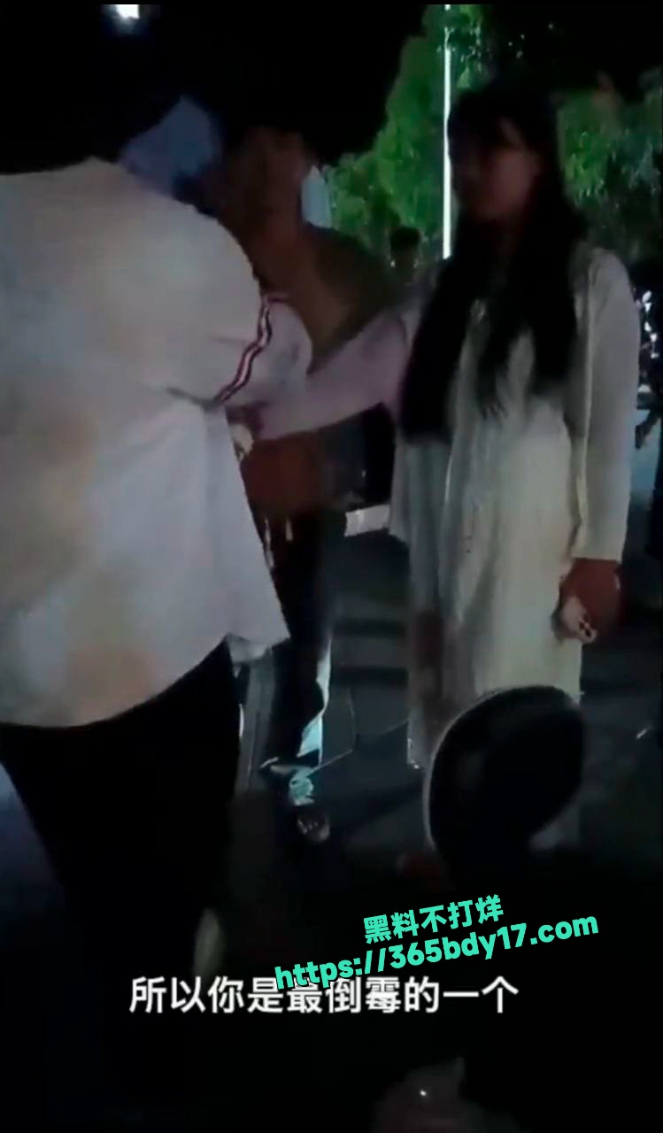 女子和男朋友约会被老公抓包 7