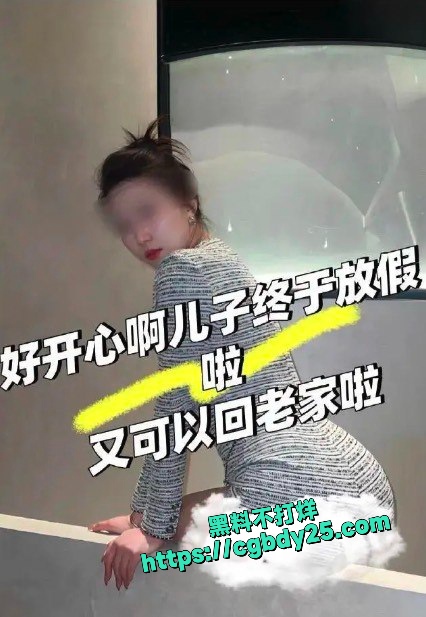 亲妈用身体抚慰高考的儿子1
