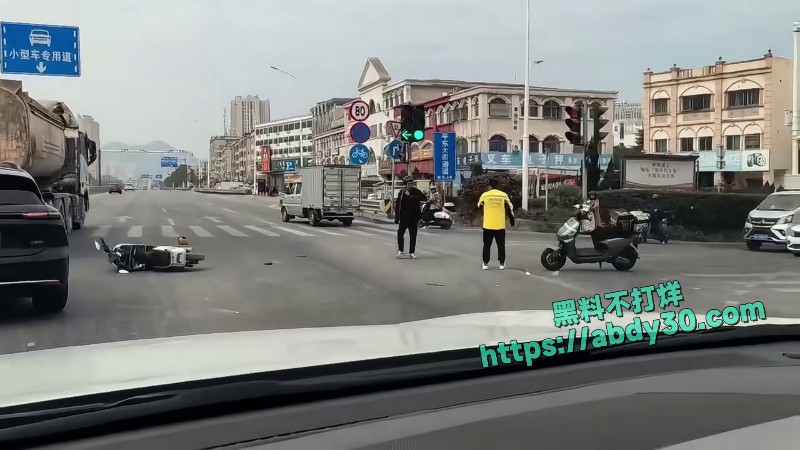 路怒症爆发堵路1v1激烈打架7