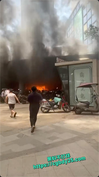 重庆石桥铺突发火灾2