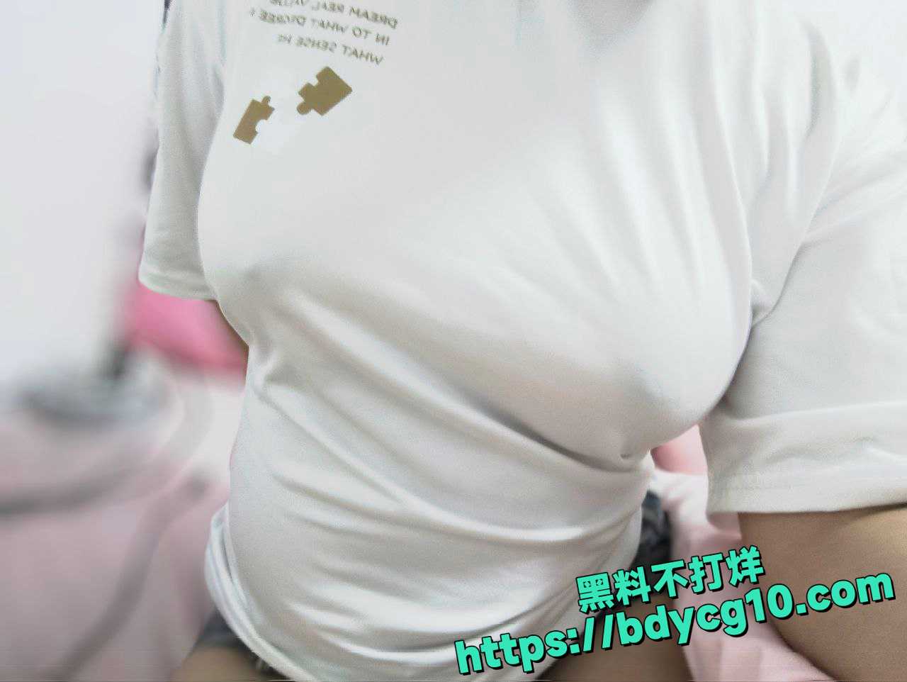 微胖少女乳头内陷宿舍自拍20