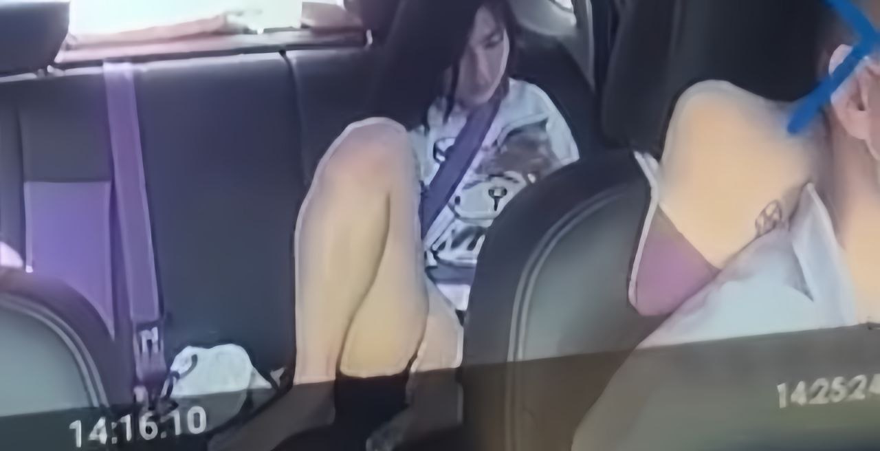 出租车司机出门拉客挣点外快，遇到变态女乘客在车上自慰做任务，是晦气还是福气？