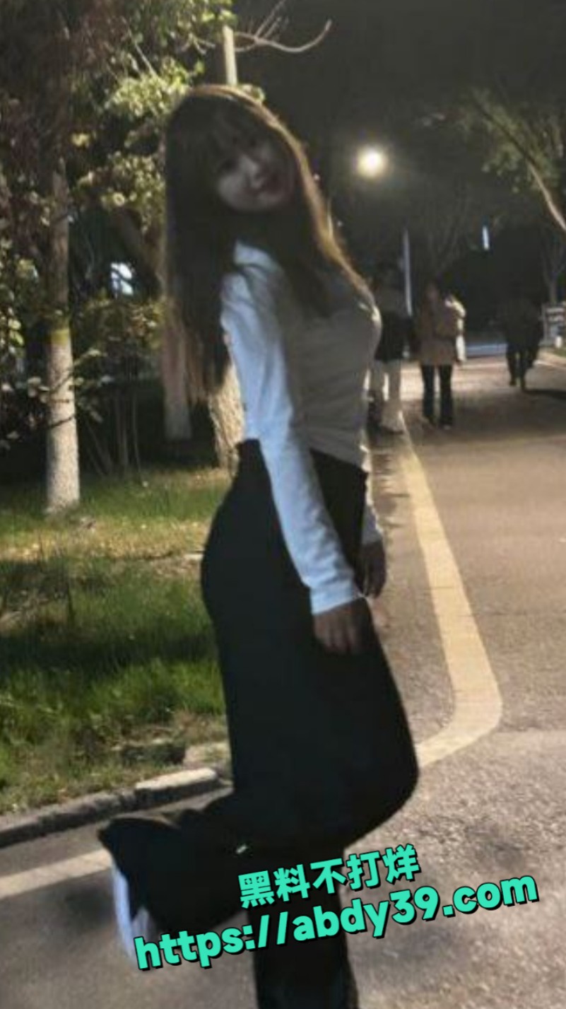 只好下海裸聊还款 13