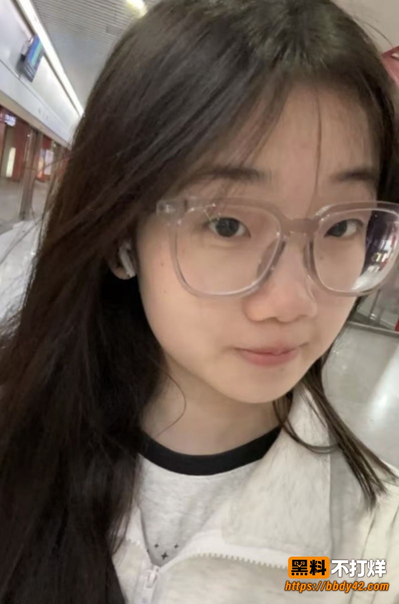 眼镜妹 3