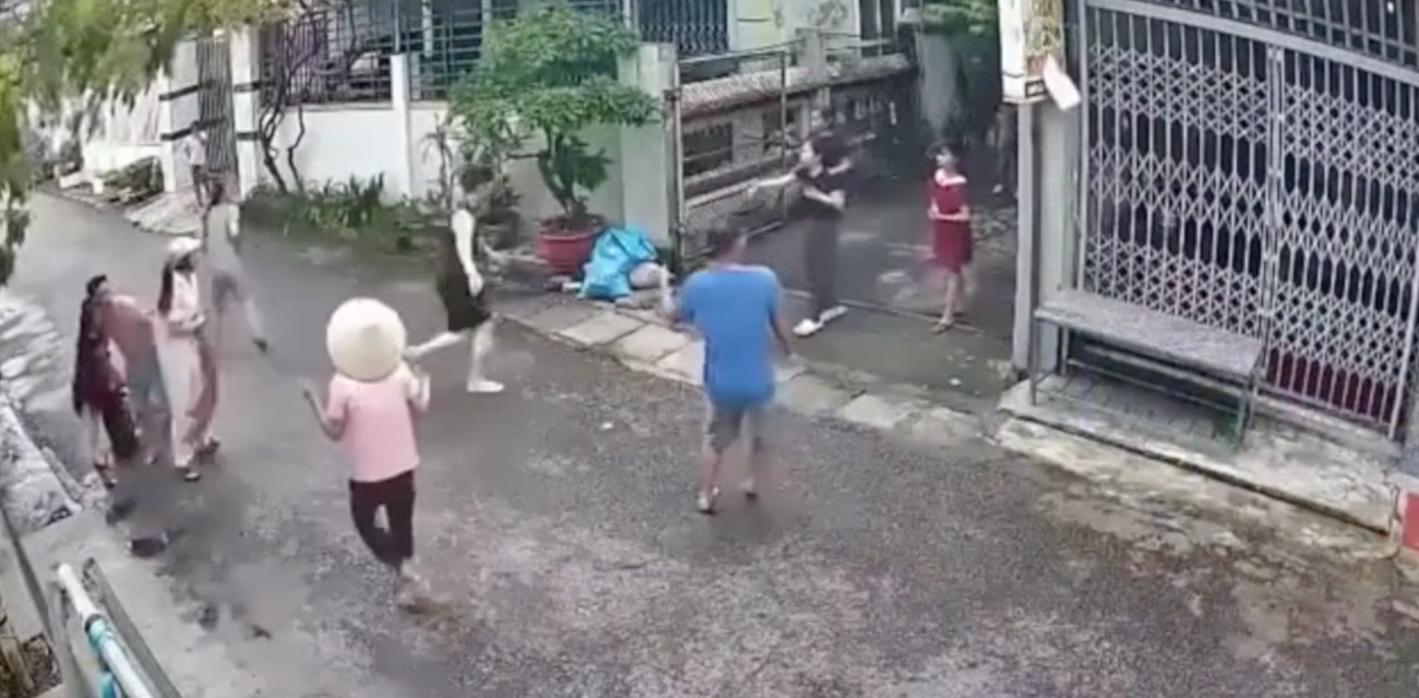 越南劲爆秘闻 当街殴打眼球被残忍砍爆 血腥监控视频画面曝光