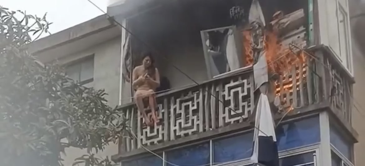 火灾现场 记录不穿衣服逃生受伤的裸露少妇