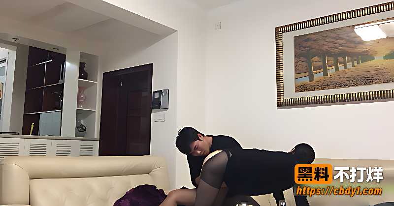 湖南黑丝少妇客厅大战5