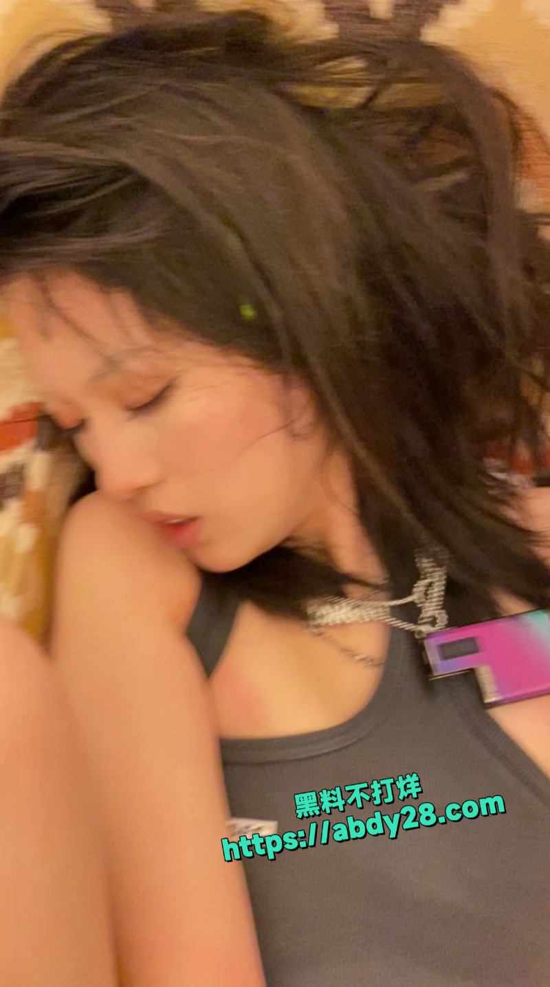 高颜值美妆网红小小舒1