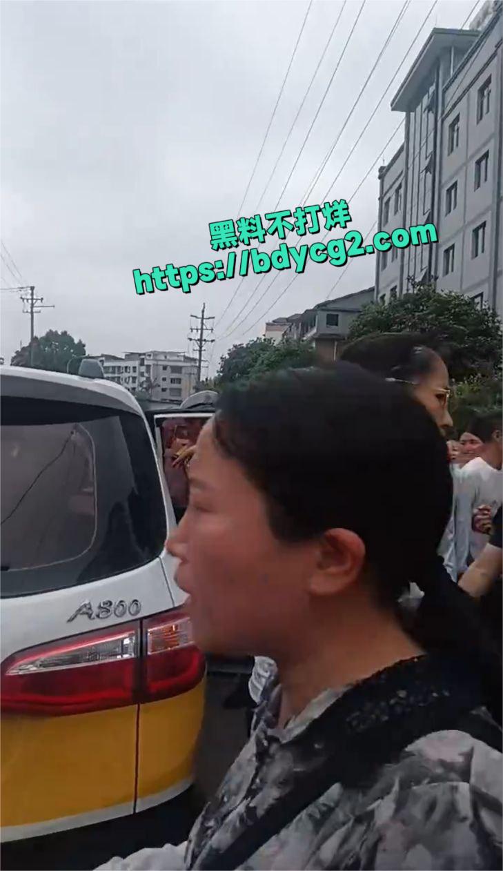 自贡富顺一小学食堂劣质肉1