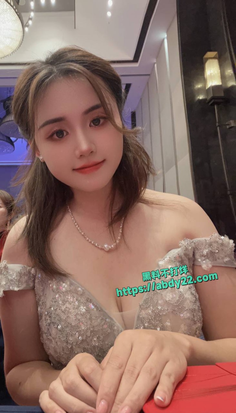 广西反差人妻哺乳期约炮金主2