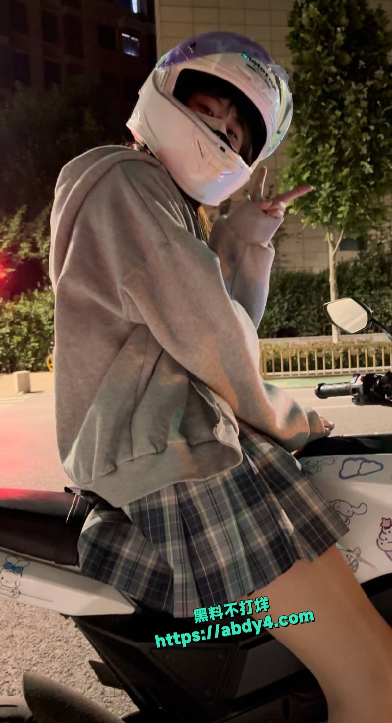 小牛电动车名不虚传成为精神小伙泡妞神器 4