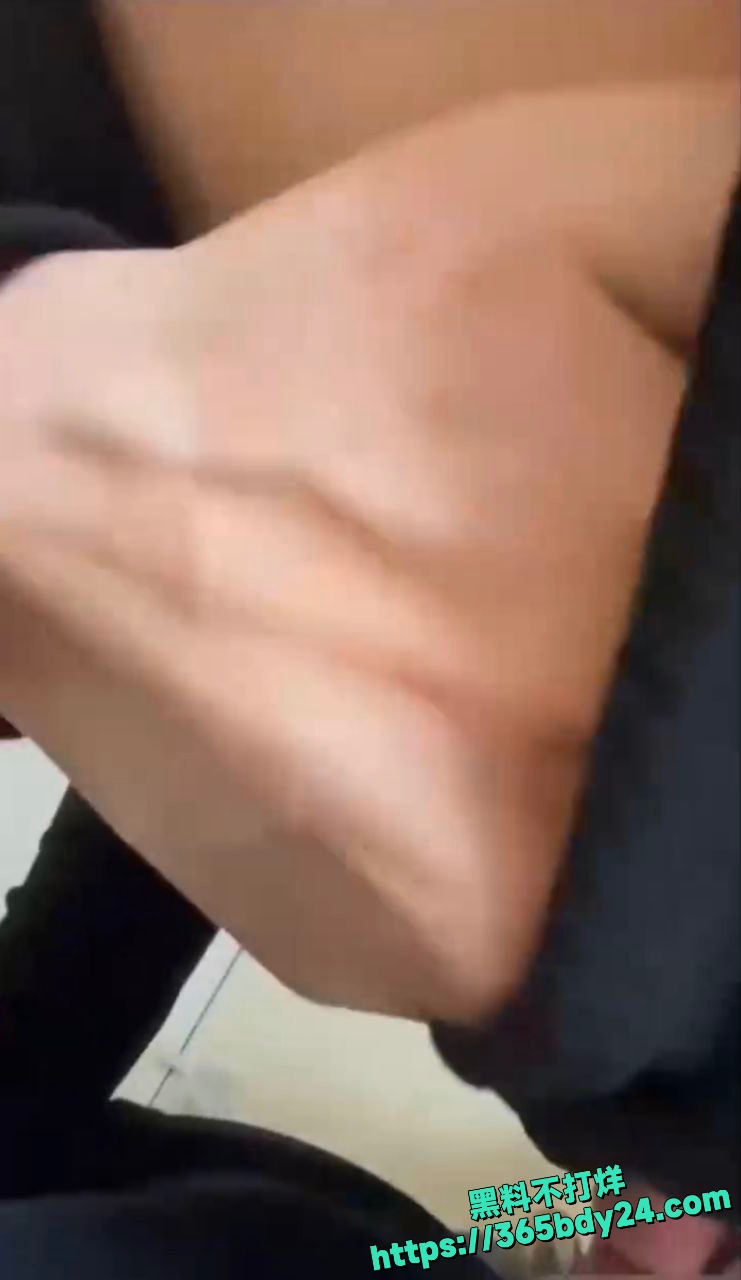 美熟少妇趁绿帽老公出差偷情