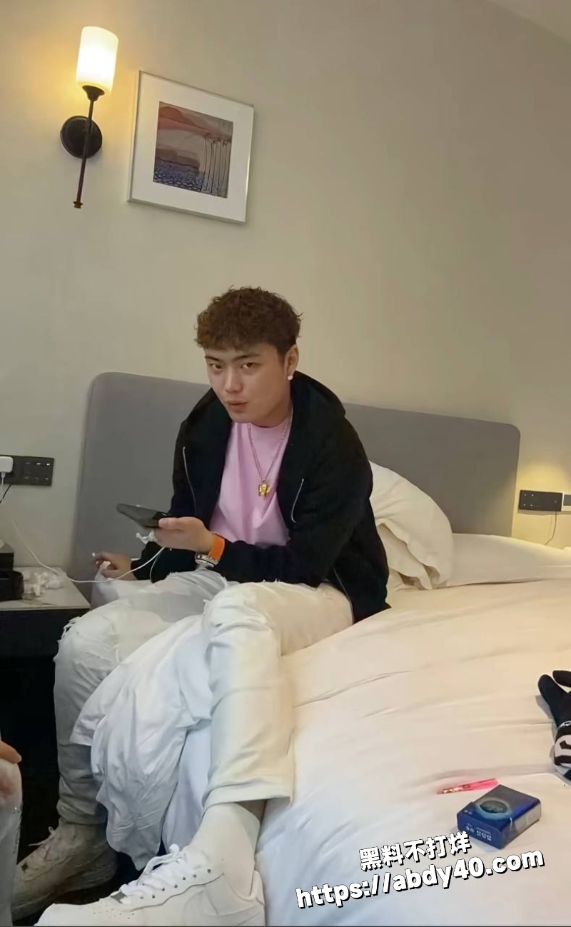 女主爆料说唱歌手TopBarry睡粉丝18