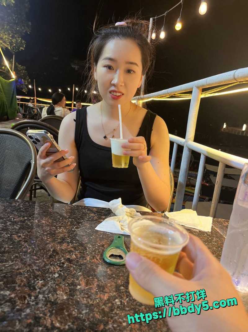 大门牙少妇 3