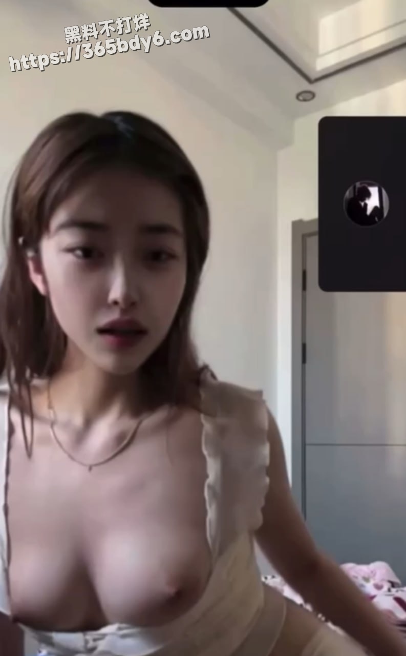 品学兼优清纯女大学生福利姬露出4