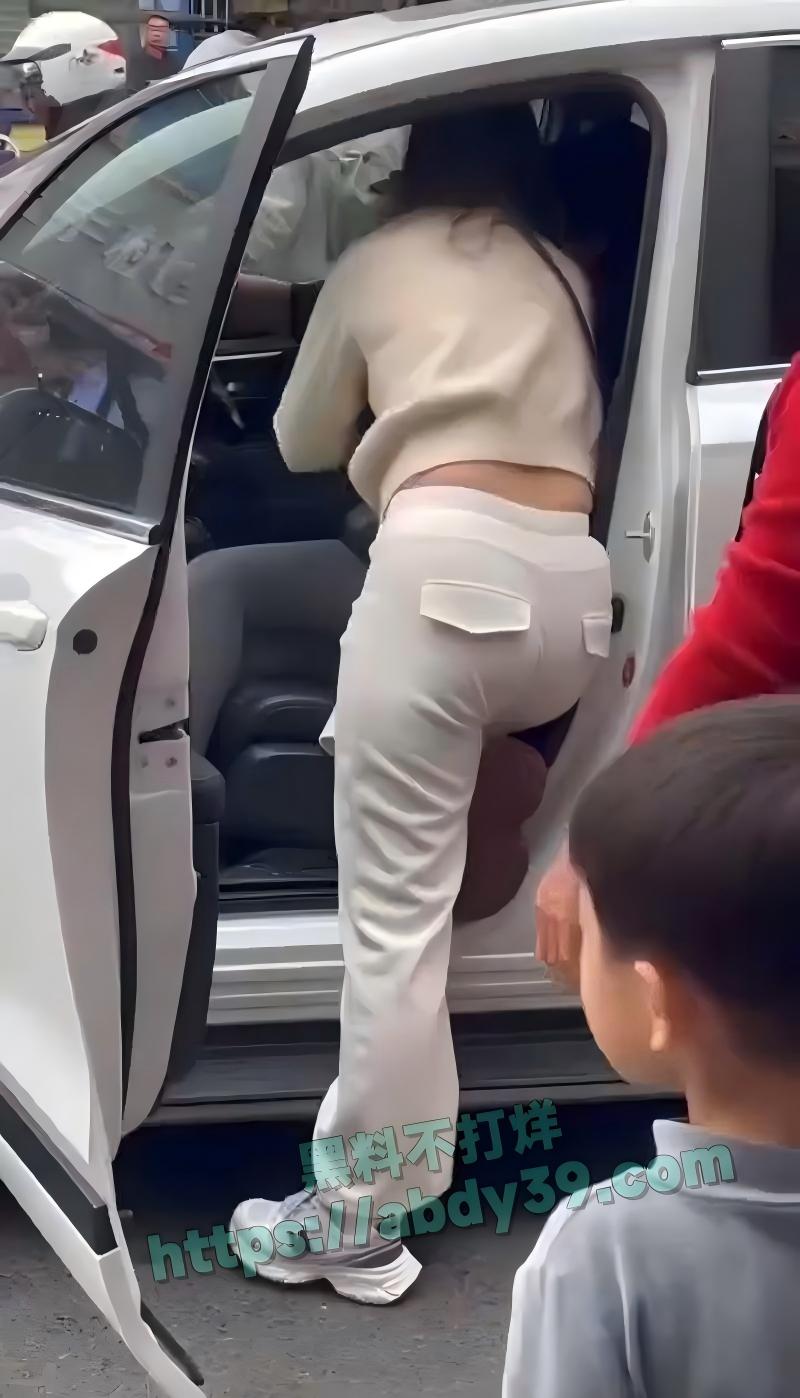 当街围堵捉奸老公3