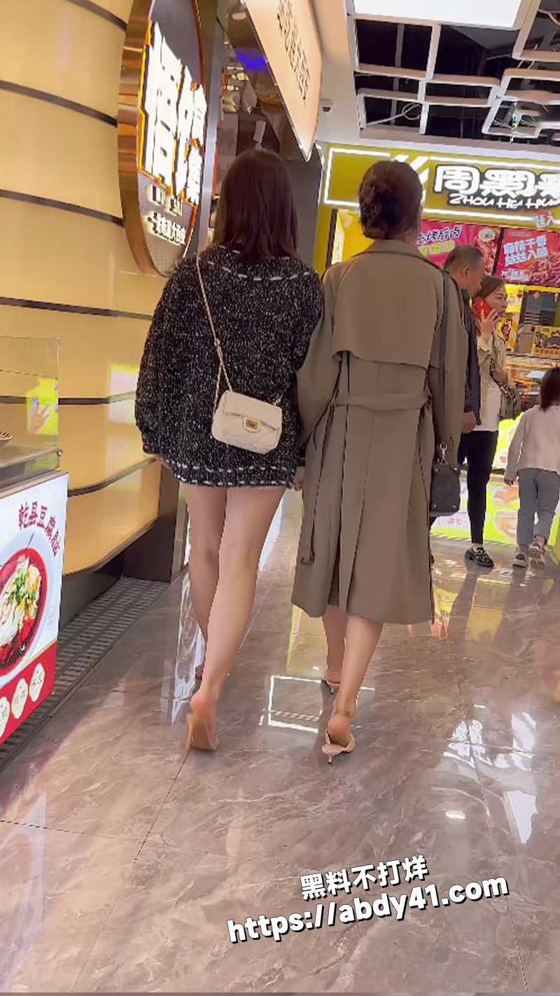 好闺蜜被偷拍也要一起