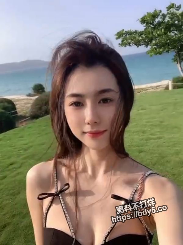 上戏清纯校做爱视频.jpg