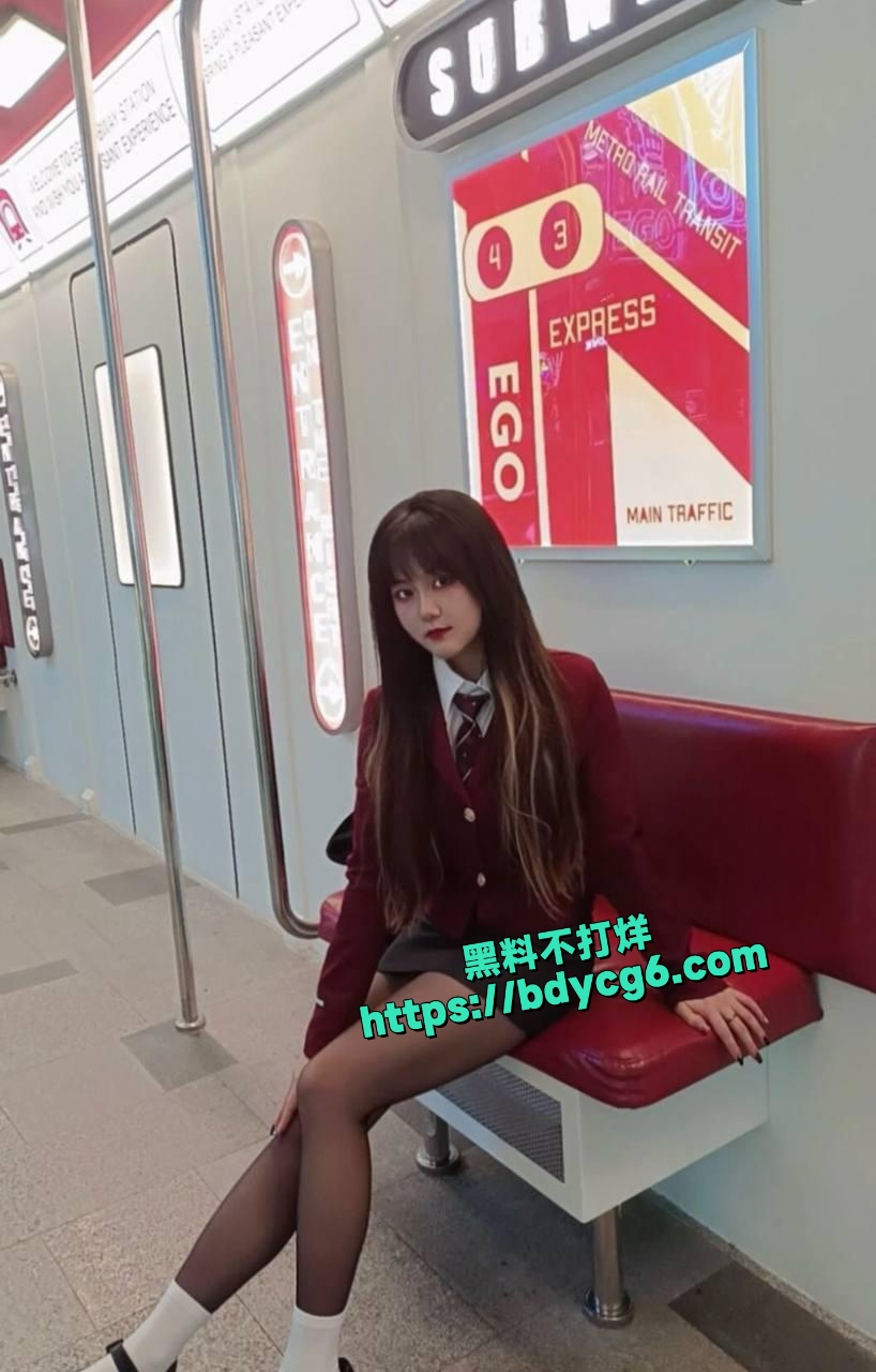 浙江理工大学大三嫩妹何旭雅