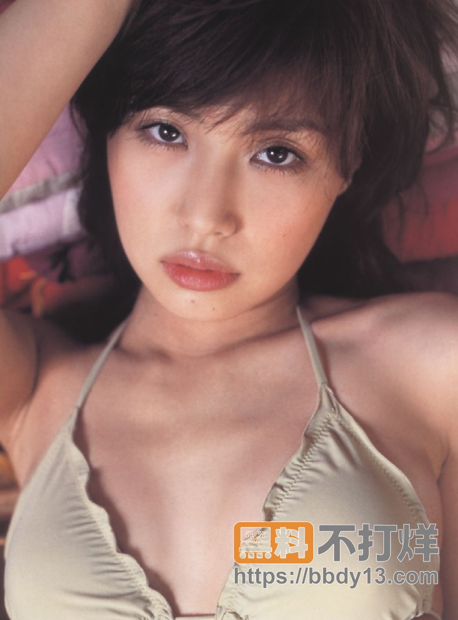 三津谷叶子性感写真10