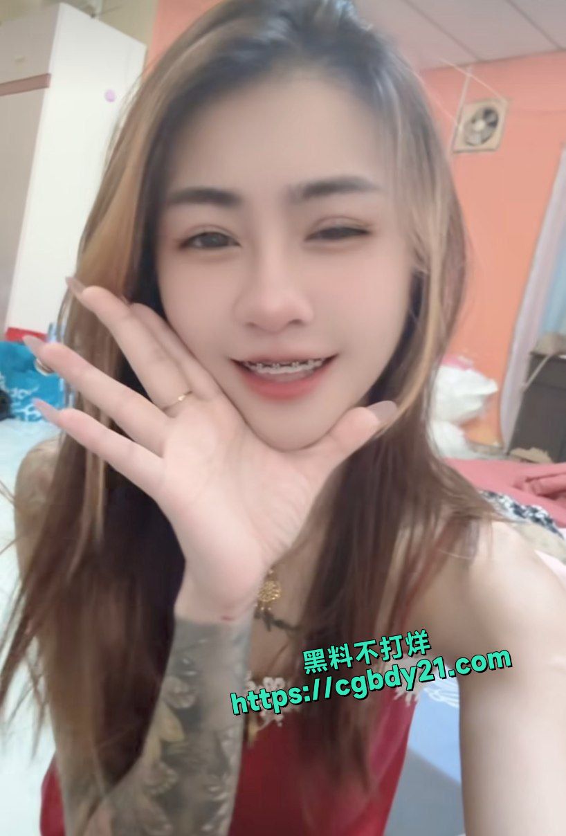 热爱纹身的马来西亚小网美 裸照和脱衣自慰视频被泄密了出来3