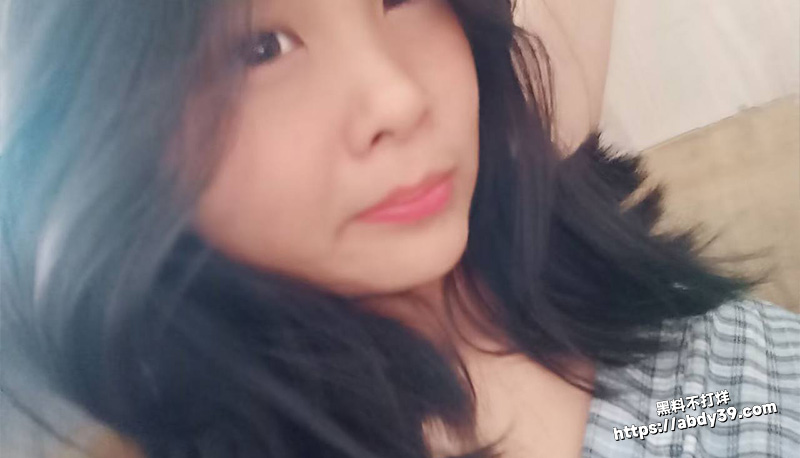 贵州母狗女高吴龙情.jpg11