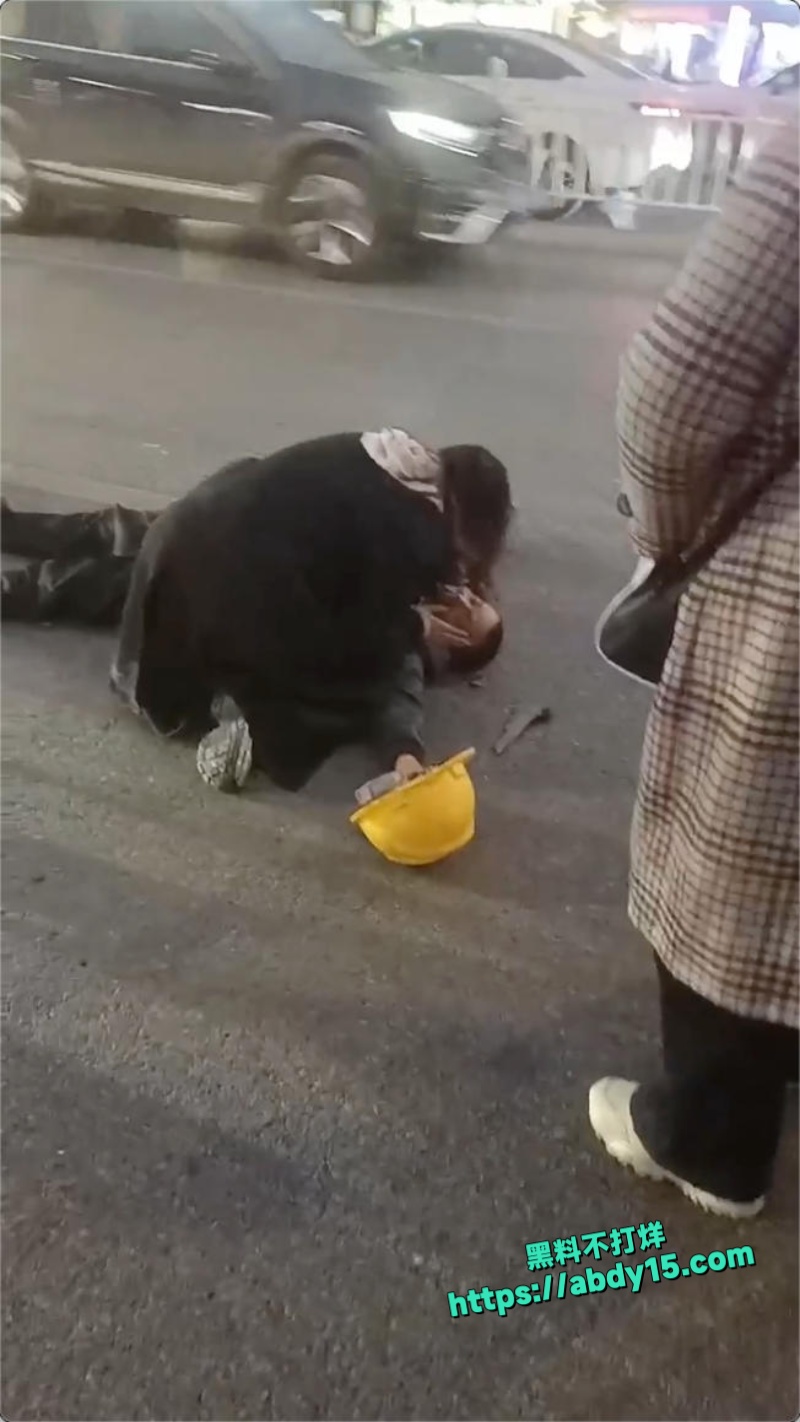 江西景德镇豪德贸易广场车祸 4