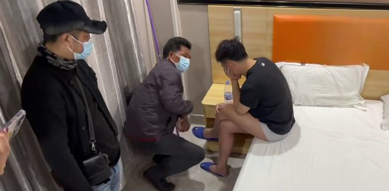 小伙勾引已婚少妇酒店偷情被原配当场抓奸 现场混乱悔恨画面曝光