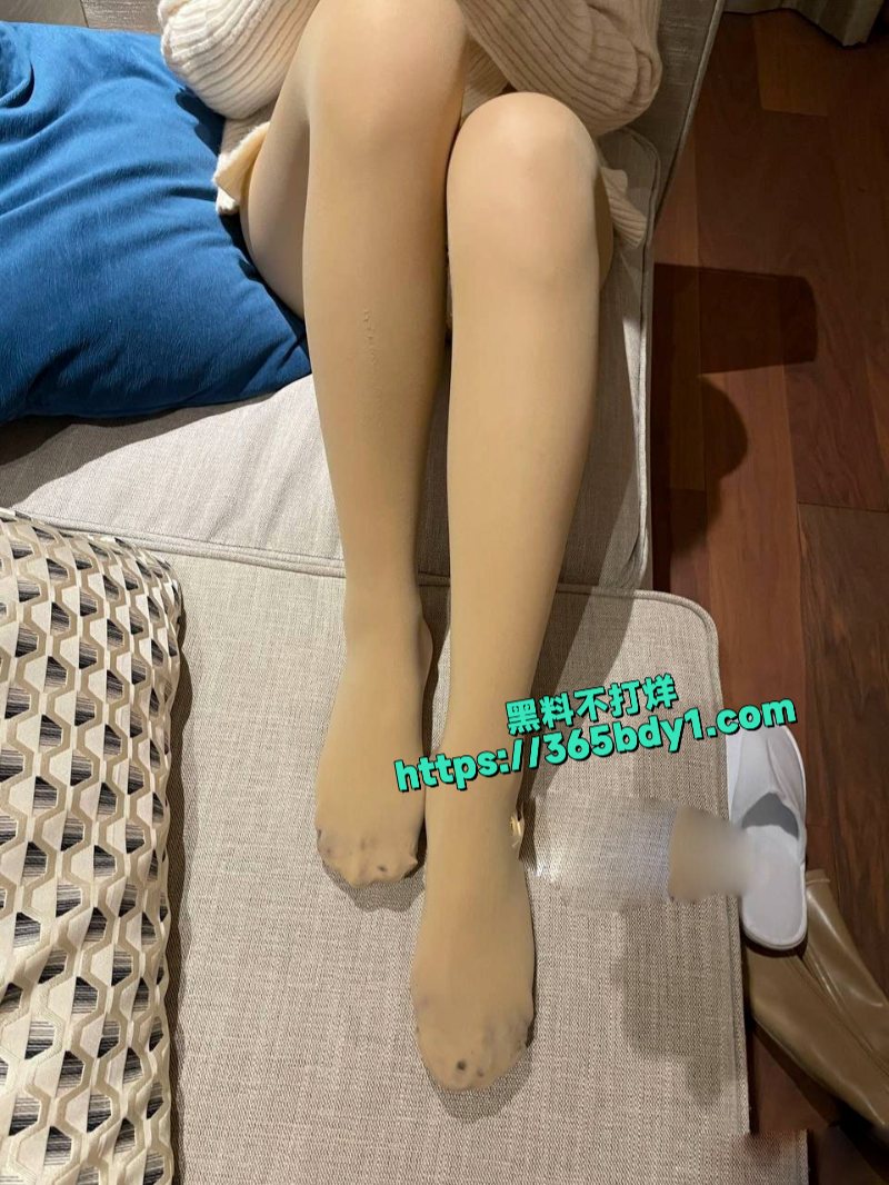 魔鬼身材黑丝性感肥臀小母狗2Tgdt被土豪包养调教福利姬视频曝光8