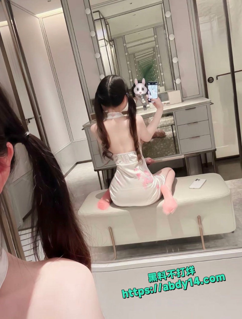 粉粉犬露点视频全网疯传 8