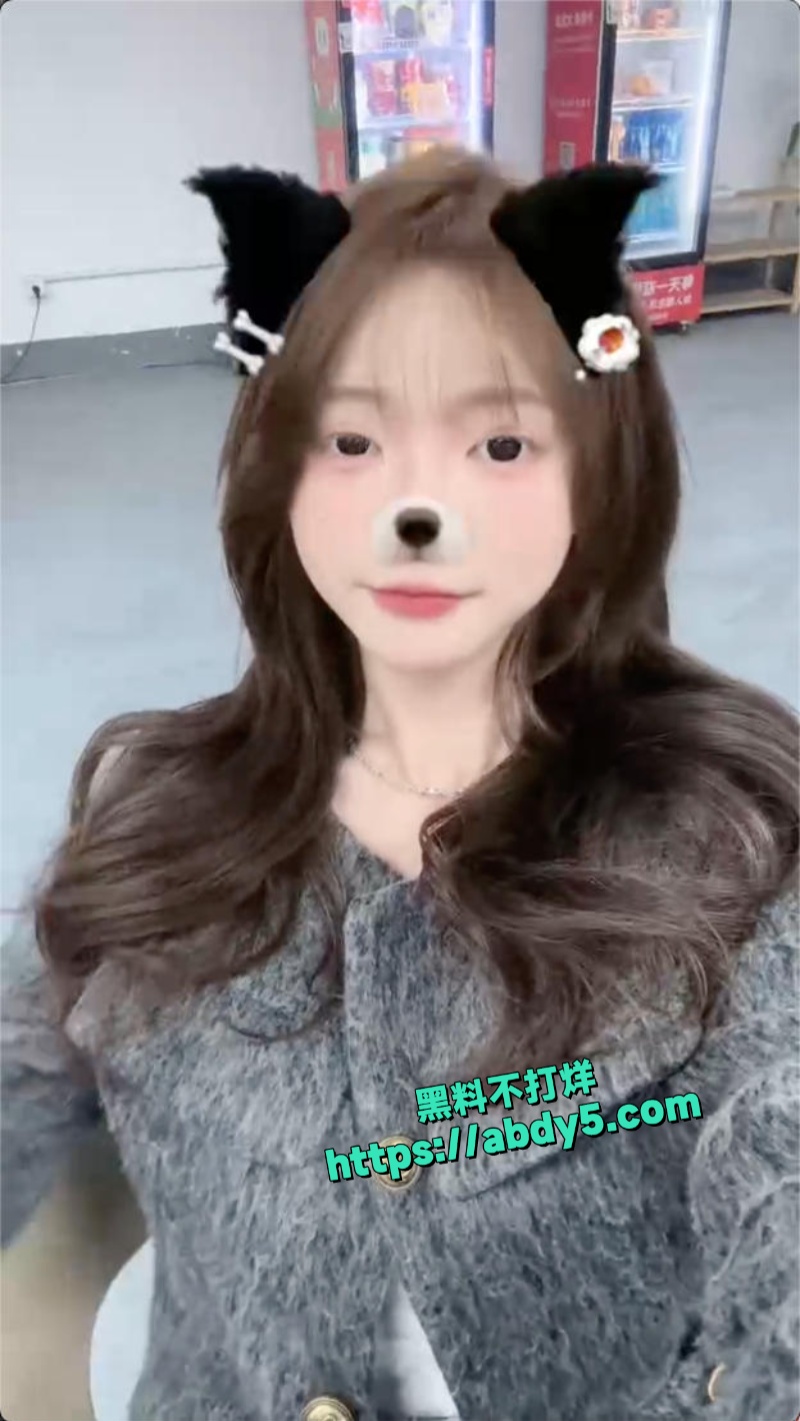 天津精神小妹李美娜不堪金钱诱惑被金主包养 3