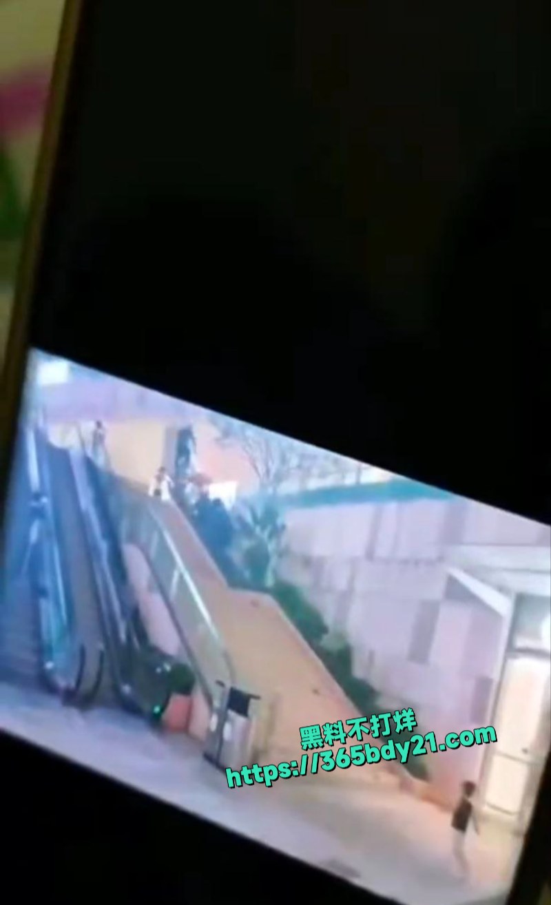 深圳初中生骑自行车速降撞到小孩 5