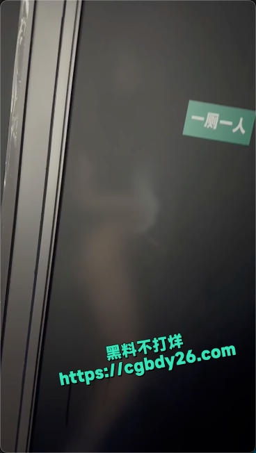 年轻男女酒吧厕所整活没脸见人了2