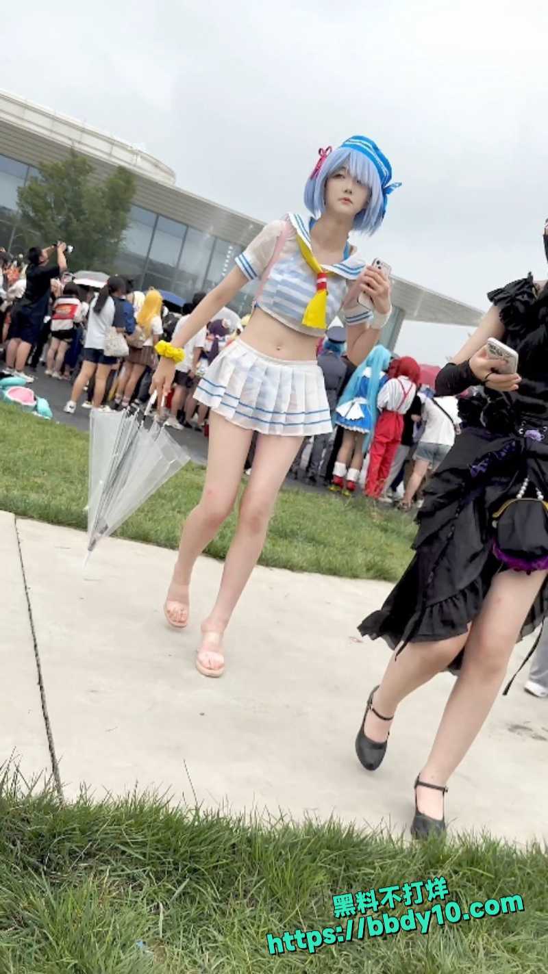 抄底漫展极品美女COS蕾姆7