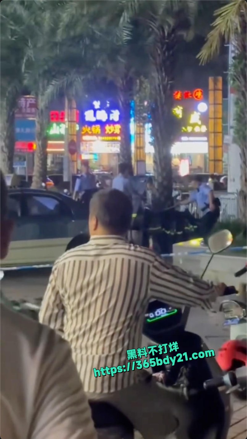 广西防城港当街持刀杀情敌 3
