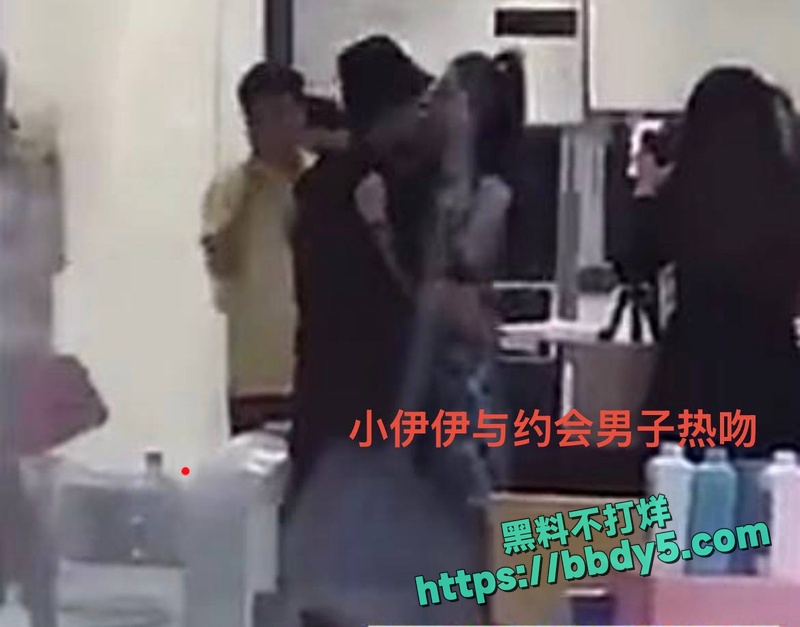 女网红小伊伊包养小鲜肉16