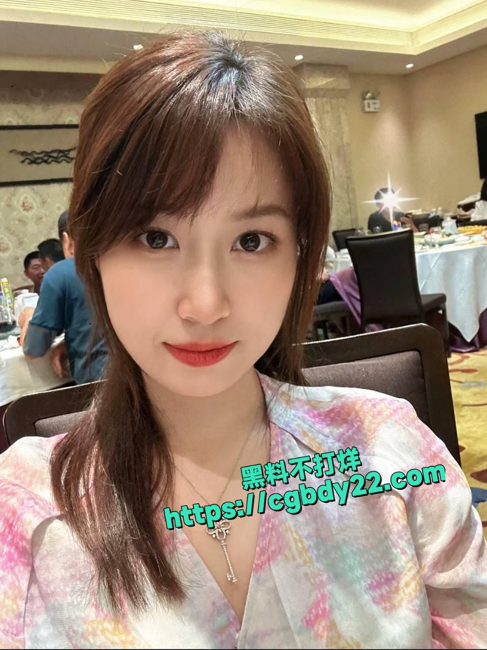 190 高个肌肉壮小伙约炮人妻少妇 (2)