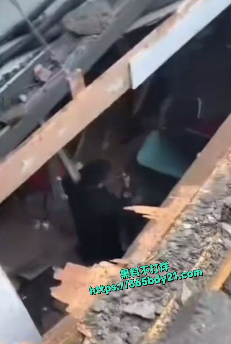 江苏东海名家厨房酒店三楼屋面倾塌 6
