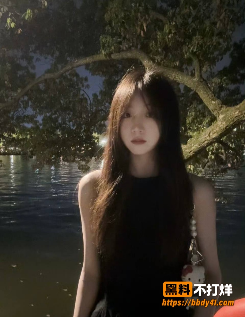 上海女孩李晓萌的私密视频2