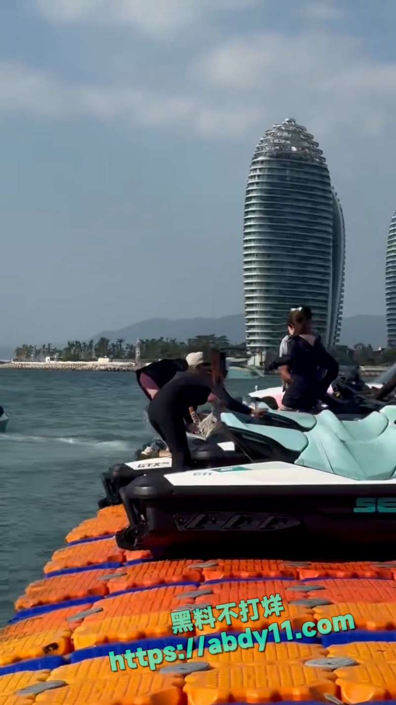 海南三亚钟情会所海边女人打架 19